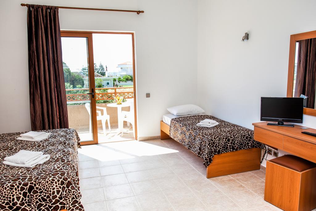 Hotel Ledras Ґеннаді Номер фото