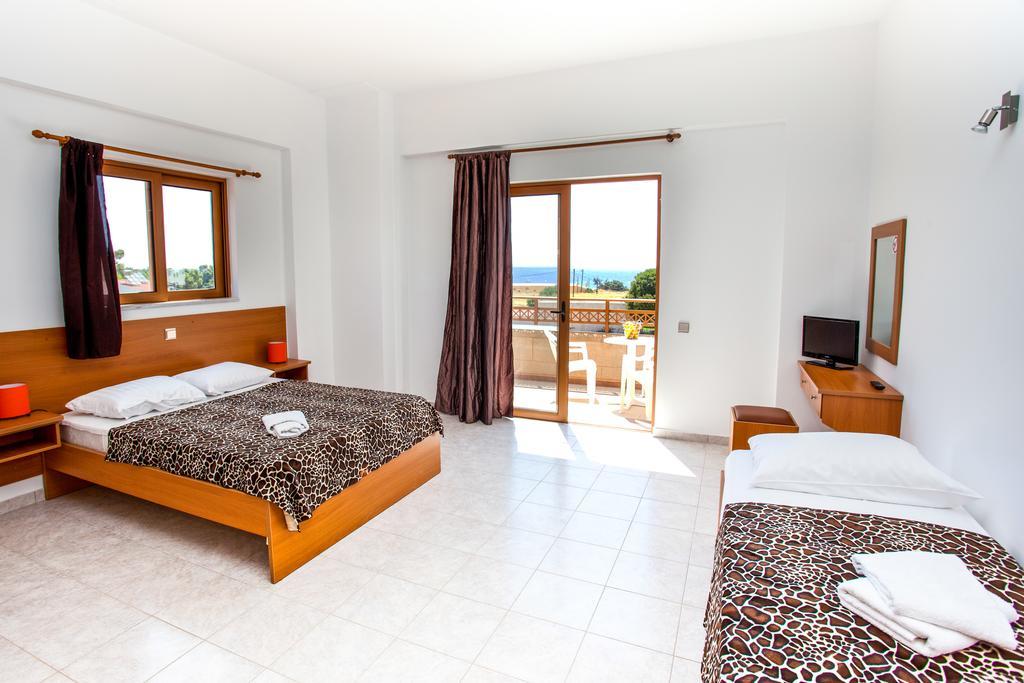 Hotel Ledras Ґеннаді Номер фото