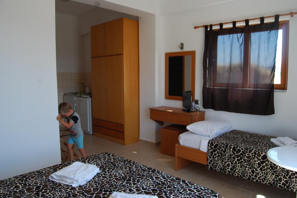 Hotel Ledras Ґеннаді Екстер'єр фото